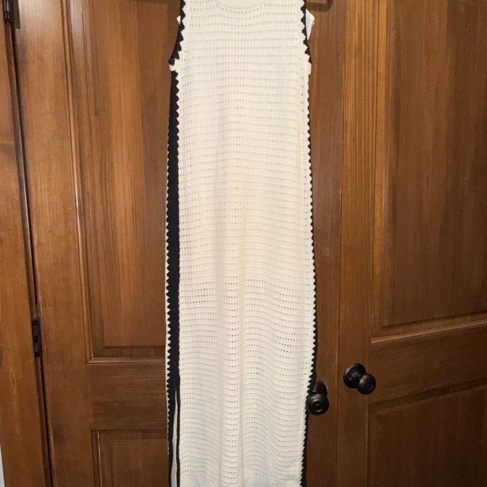 Universal Thread Women's White/Black Crochet Knit Crew Neck Sleeveless Maxi S